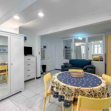 Apartment Centralissimo Bilocale A 50 Mt Dal Mare Varazze
