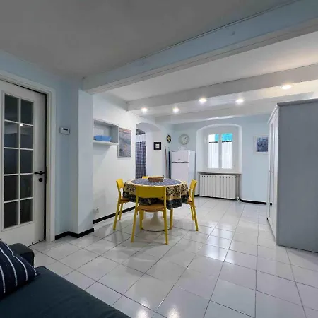 Appartamento Centralissimo Bilocale A 50 Mt Dal Mare